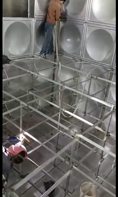 不銹鋼方型水箱安裝視頻2